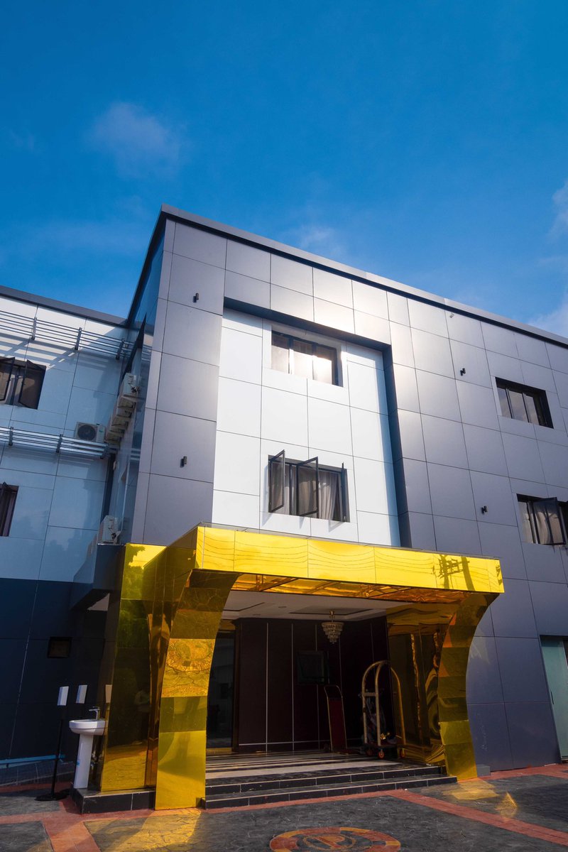 ChibuikeEzeoke's tweet photo. My parents turned our old Family house to a hotel in Lekki phase 1! If you live in the lekki area or on the Island in general, this is the place to be! Reservations can be made at https://t.co/5Q8BqrHgtK Please RT, our customers may be on your timeline https://t.co/znAUuTC92i