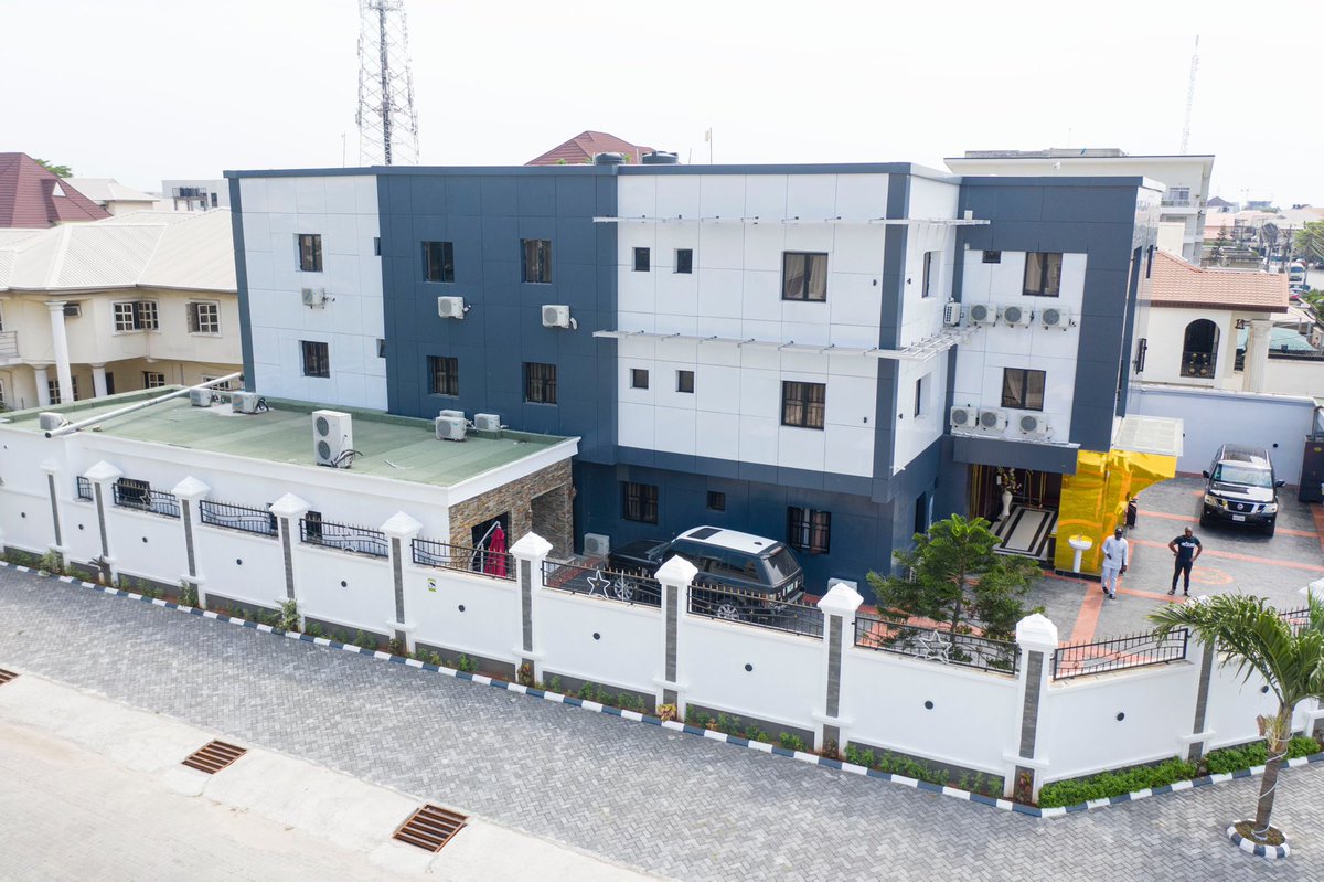 ChibuikeEzeoke's tweet photo. My parents turned our old Family house to a hotel in Lekki phase 1! If you live in the lekki area or on the Island in general, this is the place to be! Reservations can be made at https://t.co/5Q8BqrHgtK Please RT, our customers may be on your timeline https://t.co/znAUuTC92i