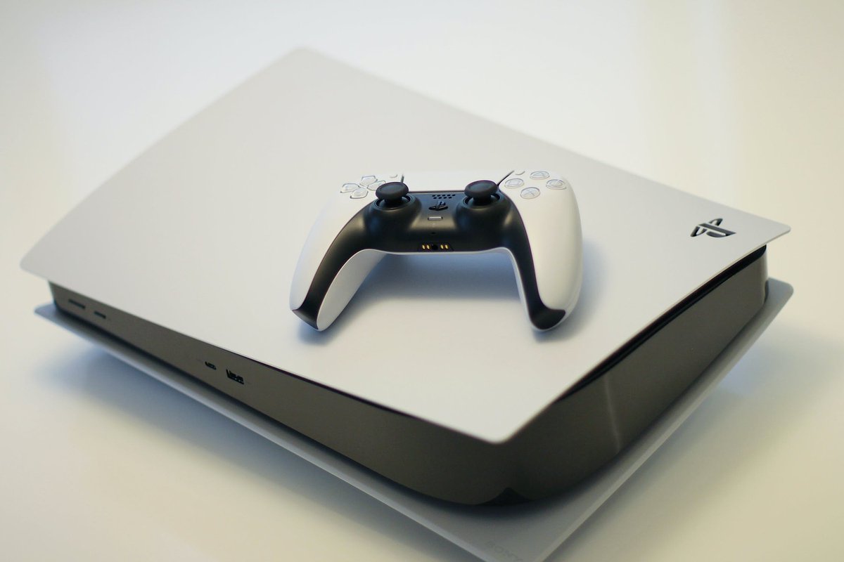 ps5home's tweet photo. Can You Get A PS5 This Christmas? https://t.co/xuF45xCRMT https://t.co/8Az0IIGcpO
