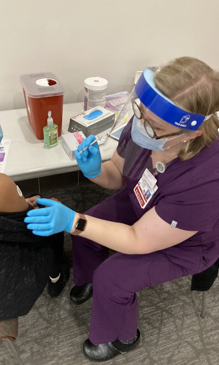 OUNursing's tweet photo. OU College of Nursing students and faculty help with COVID-19 vaccine shots today. @OUHealth @UofOklahoma #OUNursing https://t.co/KmHOMqU2qb