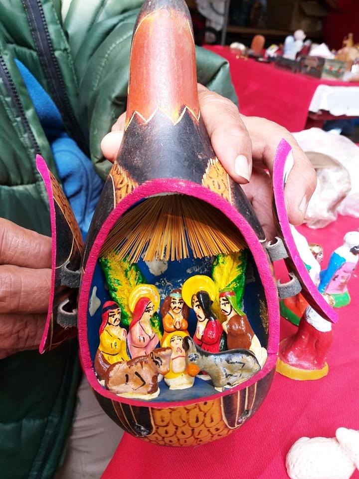 MemoriaMuseo's tweet photo. Nacimiento elaborado al interior de un "bule". Pieza Peruana del señor Pedro y su esposa. Zacatelco. Tlaxcala. foto de archivo Museo memoria tlaxcala. 2018. https://t.co/nIIFvo5rMO