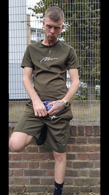 1 pic. Grabbing that Scally bulge???
#chav #scally #gay #grabit #bulge #actor #model #thursdayvibes #sexface