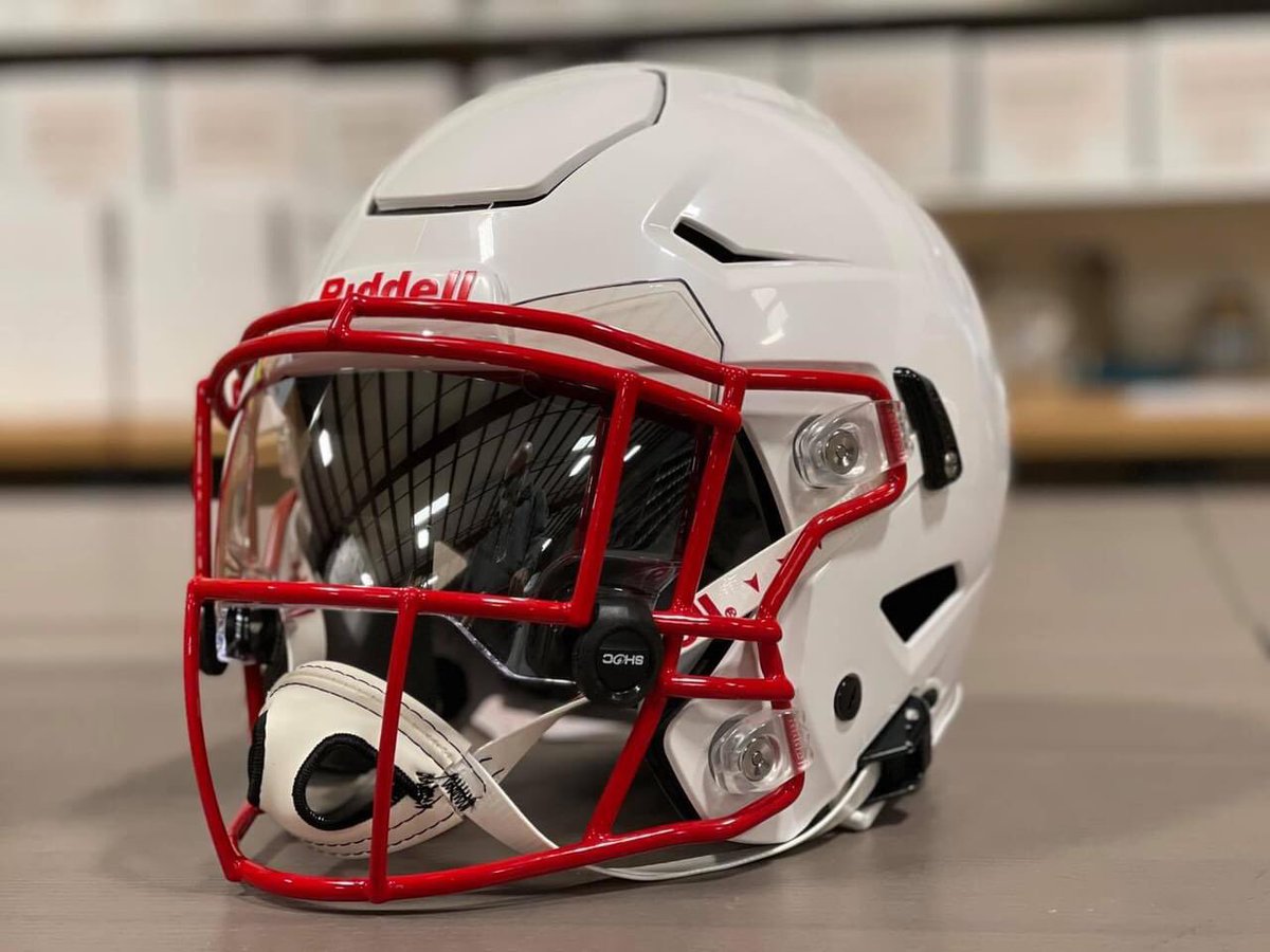 CoachSanders85's tweet photo. That new @RiddellSports speed flex with the red mask is on 🔥 for the @AHSJrTitans #TitanUp #YouthFootball #JrTitans https://t.co/pTLa4SZRtl