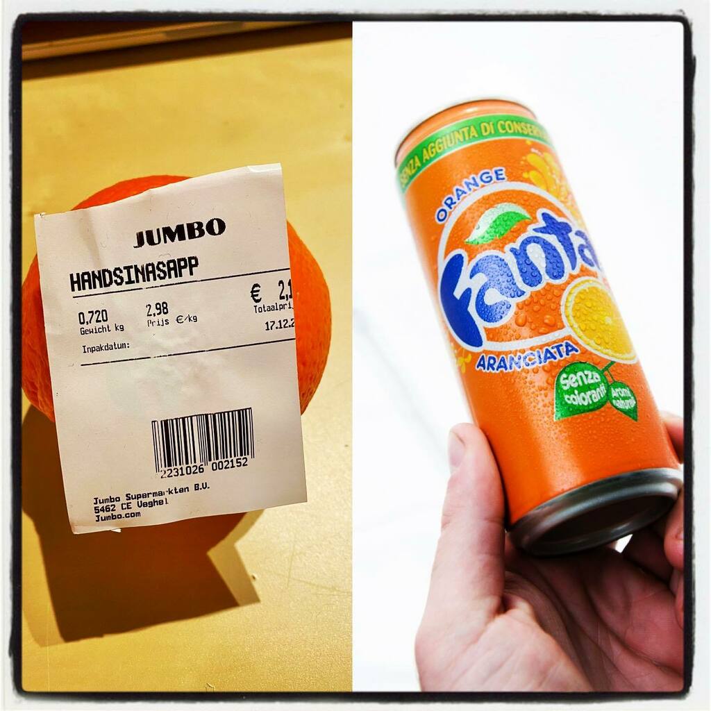 De handsinasapp. Zo handig! Barcode scannen en voilà: sinas in je hand. instagr.am/p/CI6MA1KlCDp/