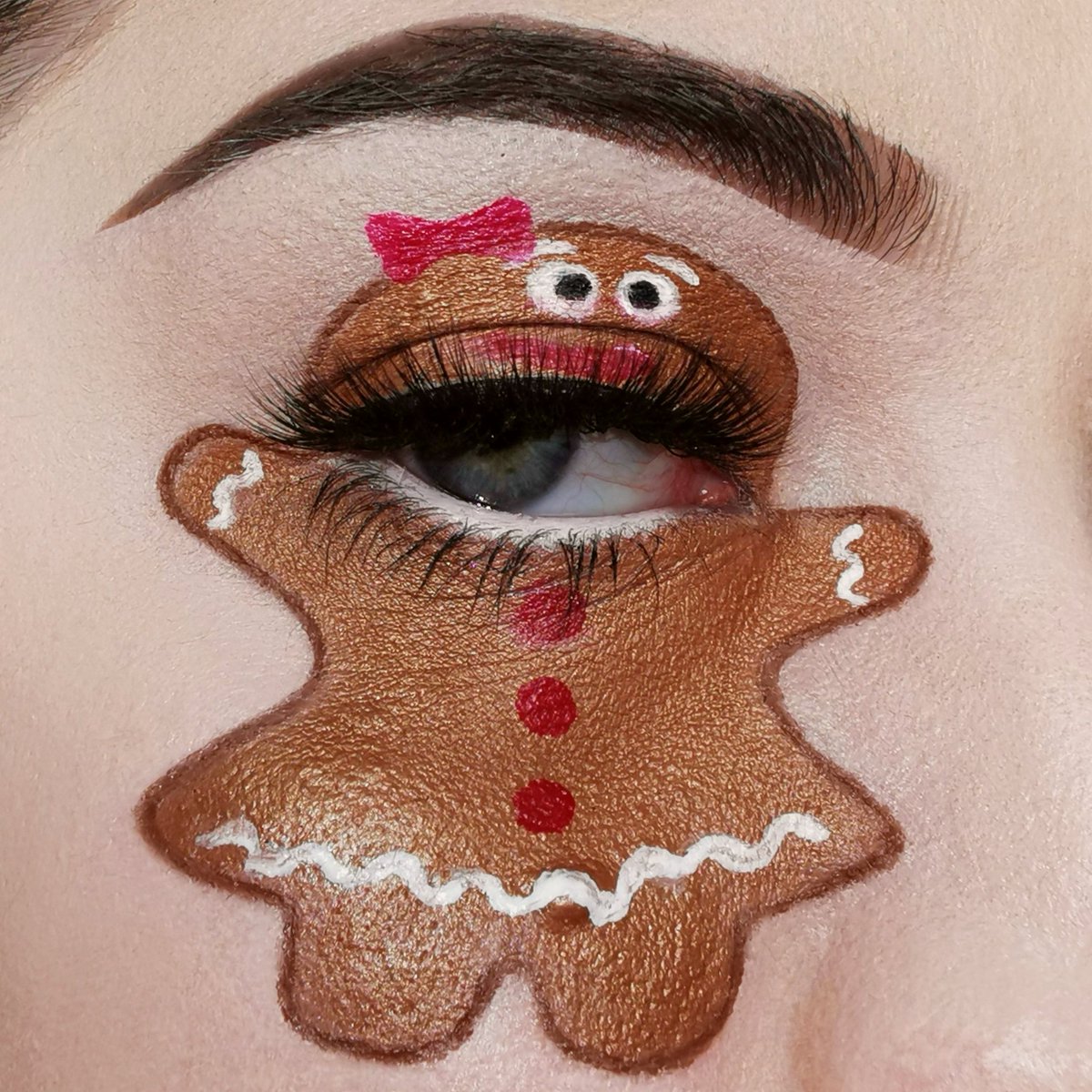 Gingerbread Man 2019 vs. Gingerbread Lady 2020 😅