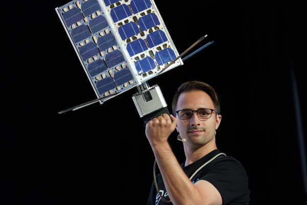 darrenculbreath's tweet image. ‘Gas stations in space’ startup #OrbitFab extends seed round to $6M with strategic investor #MunichRe – #TechCrunch #$6M smpt.co/uSA6y @etherington