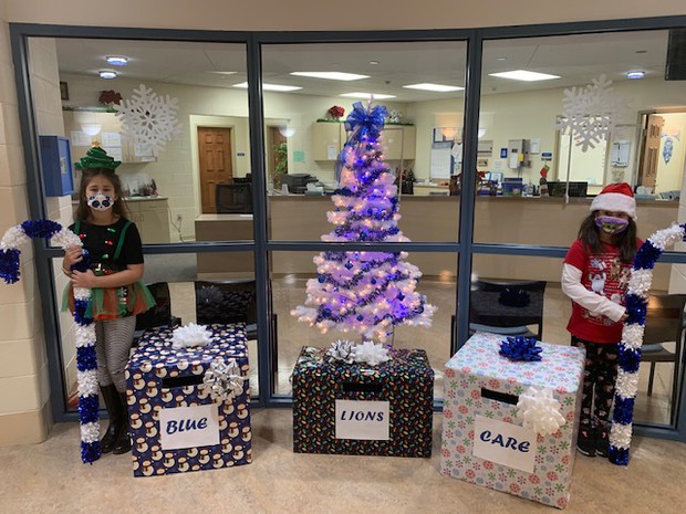 WCHCS_BelleAire's tweet photo. Belle Aire Students did an awesome job creating & collecting over 350 cards to be shared with long term living facility residents for Christmas. This was a great way for our students to learn how to share & show empathy; while putting a smile on someone's face!
#EngagedEmpathy https://t.co/rRkTTxnYas