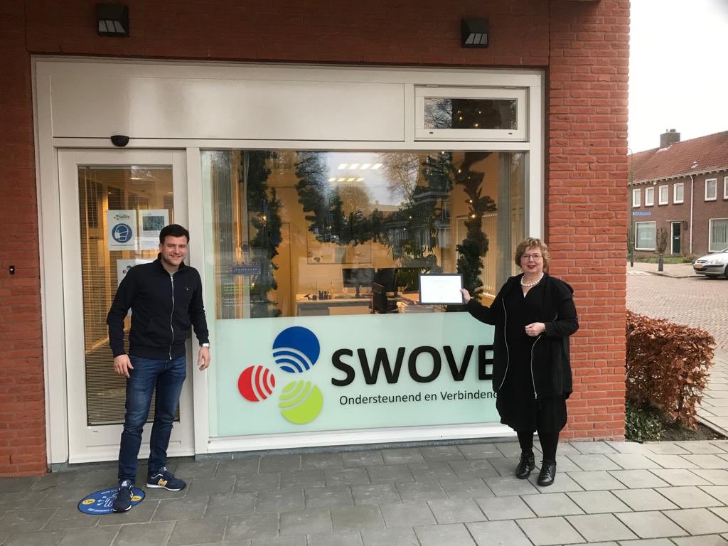 VeldhovenseVVD's tweet photo. #DVDM december is meer dan terecht voor SWOVE!
‘Alleen zijn of eenzaamheid is geen keuze maar anderen helpen en ondersteunen als het kan, is dat wel.’ #SWOVE is voor velen een lichtpunt in deze donkere dagen. We zijn ontzettend trots op deze bijzonder mooie organisatie! https://t.co/2BcaAijn8t
