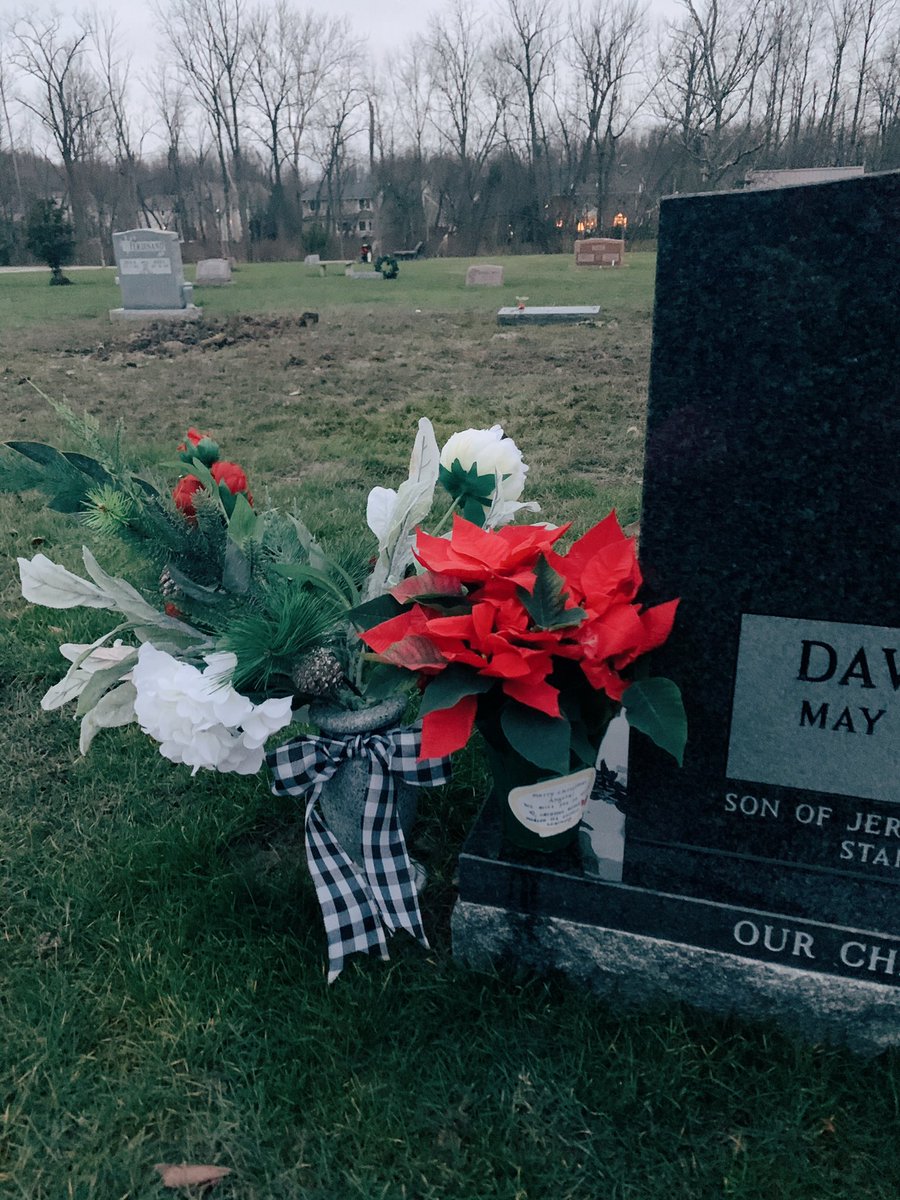 caroline_groff's tweet photo. Holiday Poinsettias to Markillie Cemetery for #Kindland! #LearningHudson #HudsonOHSchools @LearningHudson https://t.co/v5KdGBrxT0