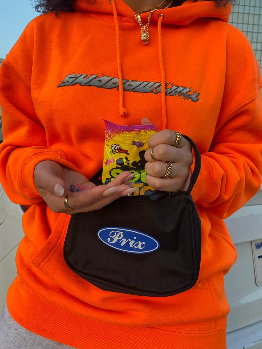 MVKDRE's tweet photo. it’s me, I’m the girl with sour patch kids in her purse at the function and yes, you can have one 🥺 https://t.co/D4xFbcLT6M