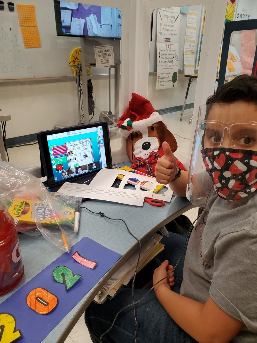 rojasmLFLR's tweet photo. Students working together Sharing screens to complete their Holiday Around the World Research. Amazing students at work. @MPena220 @SandyHcisd #TravisRocks #WeAreHCISD https://t.co/33YZ24aHJY