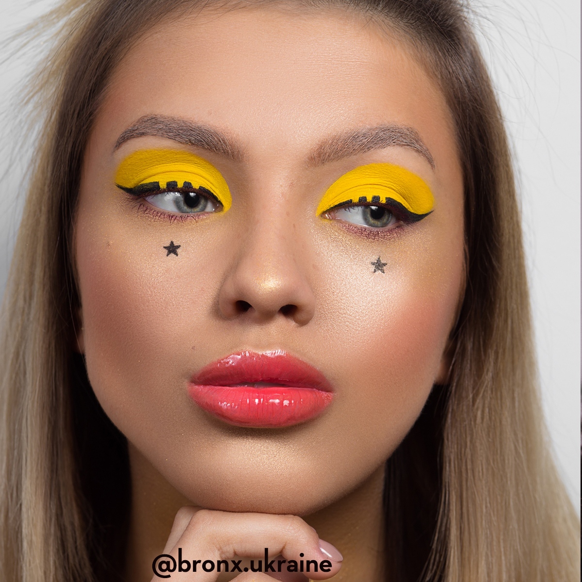 Bronx Colors ZA on Twitter: "Create this amazing look our Urban Line Beauty Stamp &amp; Eyeliner! 🤩 Its waterproof makes it perfect for any occasion! #MakeUp #Beauty #Cosmetics #BronxColors #UrbanStyle #