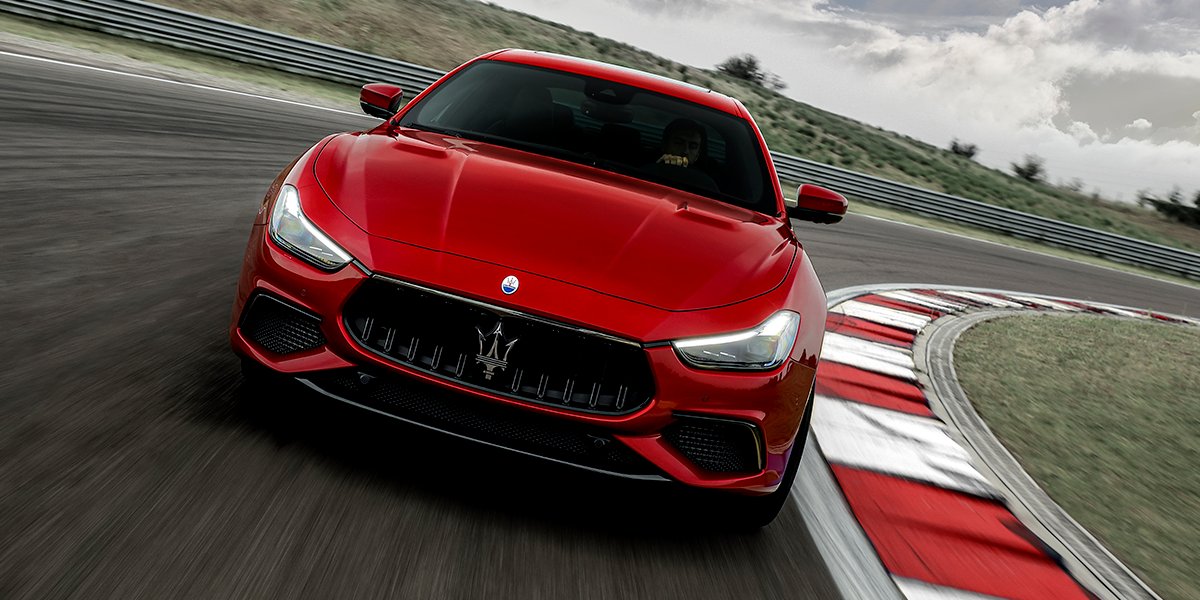 With a top speed of 326 km/h the #MaseratiGhibliTrofeo redefines the art of fast.
bit.ly/TW_GhibliTrofeo
#Maserati
#TheArtOfFast