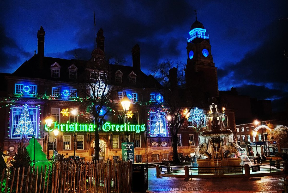 uniofleicester's tweet photo. It's beginning to look a lot like Christmas in Leicester city centre 🎄☃️🎅

📸 divergent.images (Instagram) https://t.co/gU3lcdOay1. https://t.co/9sCpLpemfv
