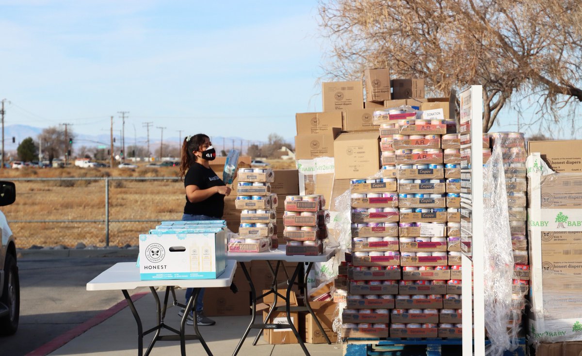 EastsideUsd's tweet photo. We'd like to give thanks to @baby2baby for the amazing turnout yesterday! We served so many families that the line wrapped around Lancaster Blvd. https://t.co/fJYpX35OYm