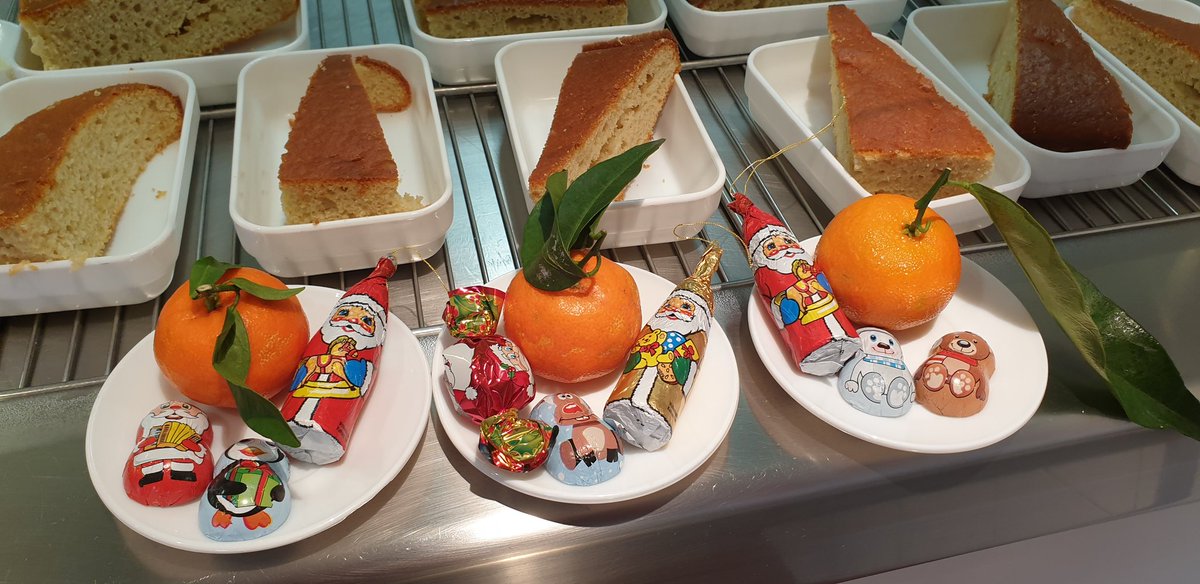 Repas de Noël à Pernes-les-Fontaines (84) cocktail du père Noël, terrine lapin aux noisettes, salade provençale, dinde sauce Agen petits légumes, moelleux marrons et chocolat blanc, clémentine corse et chocolats 😋😋
<a href="/innovationculi1/">Sylvain Chevalier</a> <a href="/Charlotte_innov/">Charlotte_Forest</a> @Elior_France <a href="/magma1970/">MAG</a>