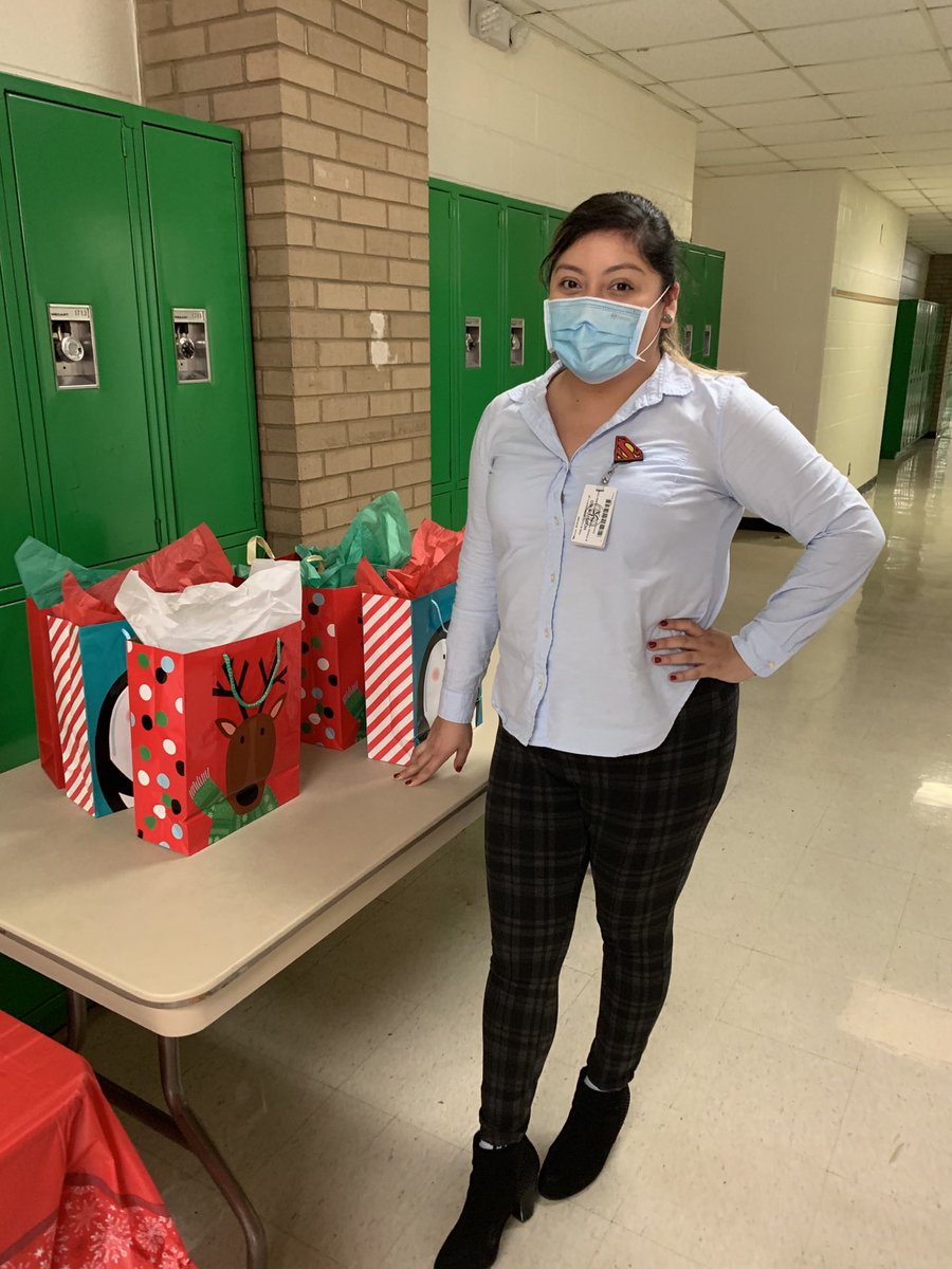 cynthia_pruneda's tweet photo. All I want for Christmas 🎄 is to thank our wonderful @HISDMultiPrgms for the lunch and gifts and being appreciated! Shoutout to @DiasminZ for handling this! @Jererita_Wilson https://t.co/k1IAaTJe01