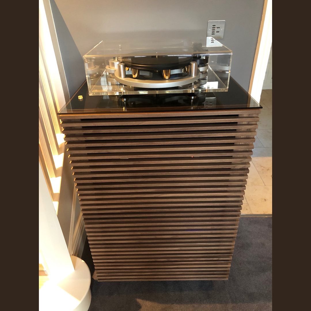 musicmattersLTD's tweet photo. @MichellEngineer Gyrodec Turntable and hidden away...🤫 an @ArcamUK SA30 amplifier &amp; @Innuos Zen Mini music server. One of our recent installations, for more information please contact Music Matters.

#arcamamplifier #innuos #gyrodec #turntable #musicserver #zenmini https://t.co/5x1wWKiCNd