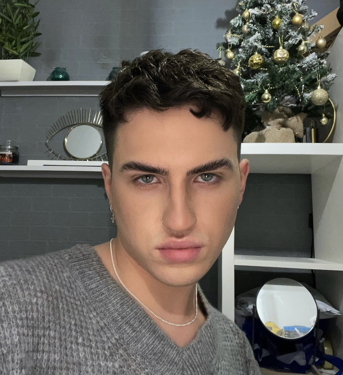 conskull's tweet image. My face said what’s a smile?