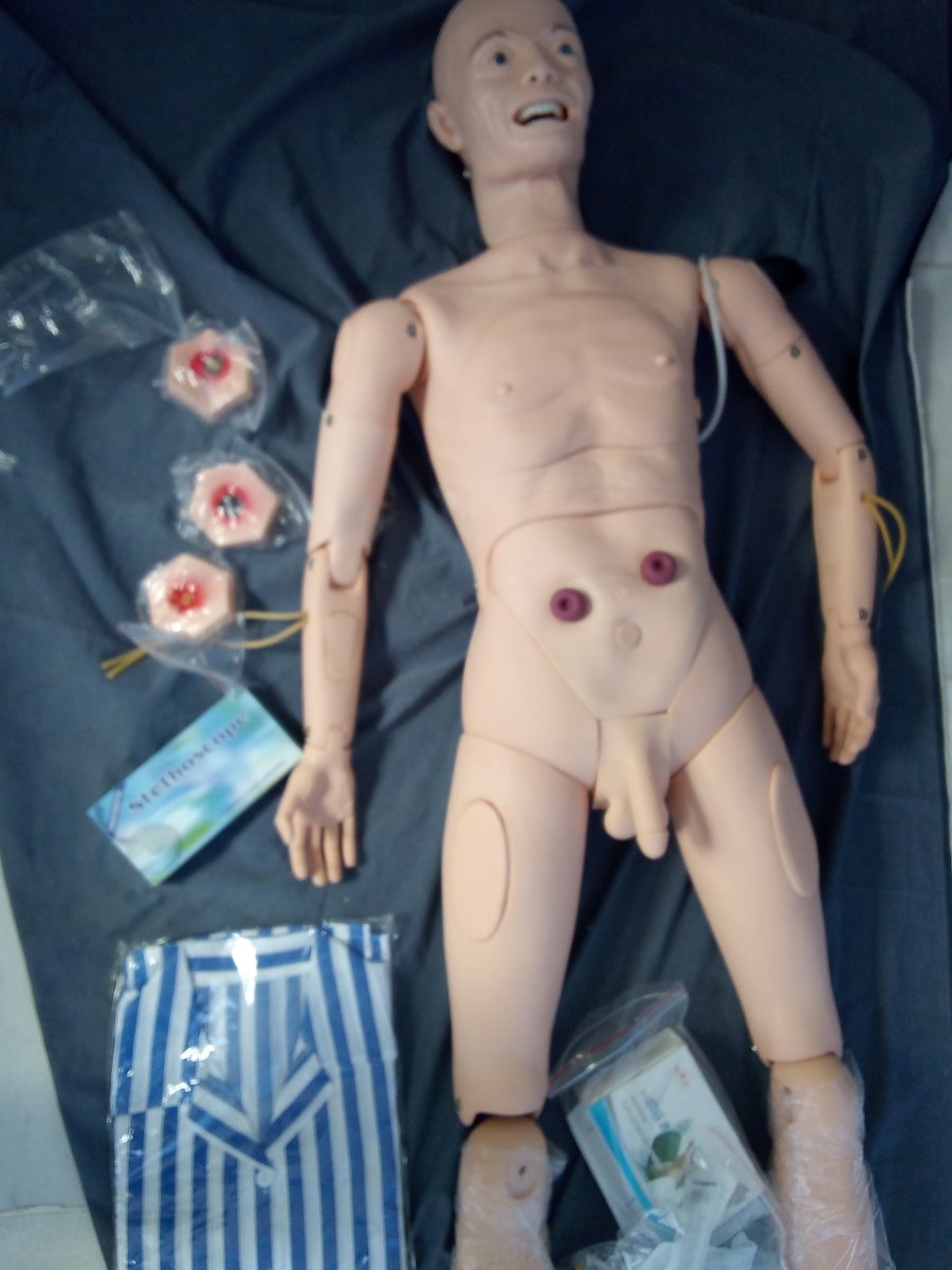 MaxprevenE's tweet photo. Formacion Profesinal Sanitaria.🩺👩‍⚕️👨‍⚕️ 
Estos son los maniquíes más elegidos en este año 2020. 
Alba, Theo, Dª Fina y D. Vicente.
Vamos a seguir ayudando en la formación sanitaria y de cuidados.

#fp #formacionprofesional #formaciosanitaria #ayudadimicilio #enfermeria https://t.co/cGkKp0ZGuU