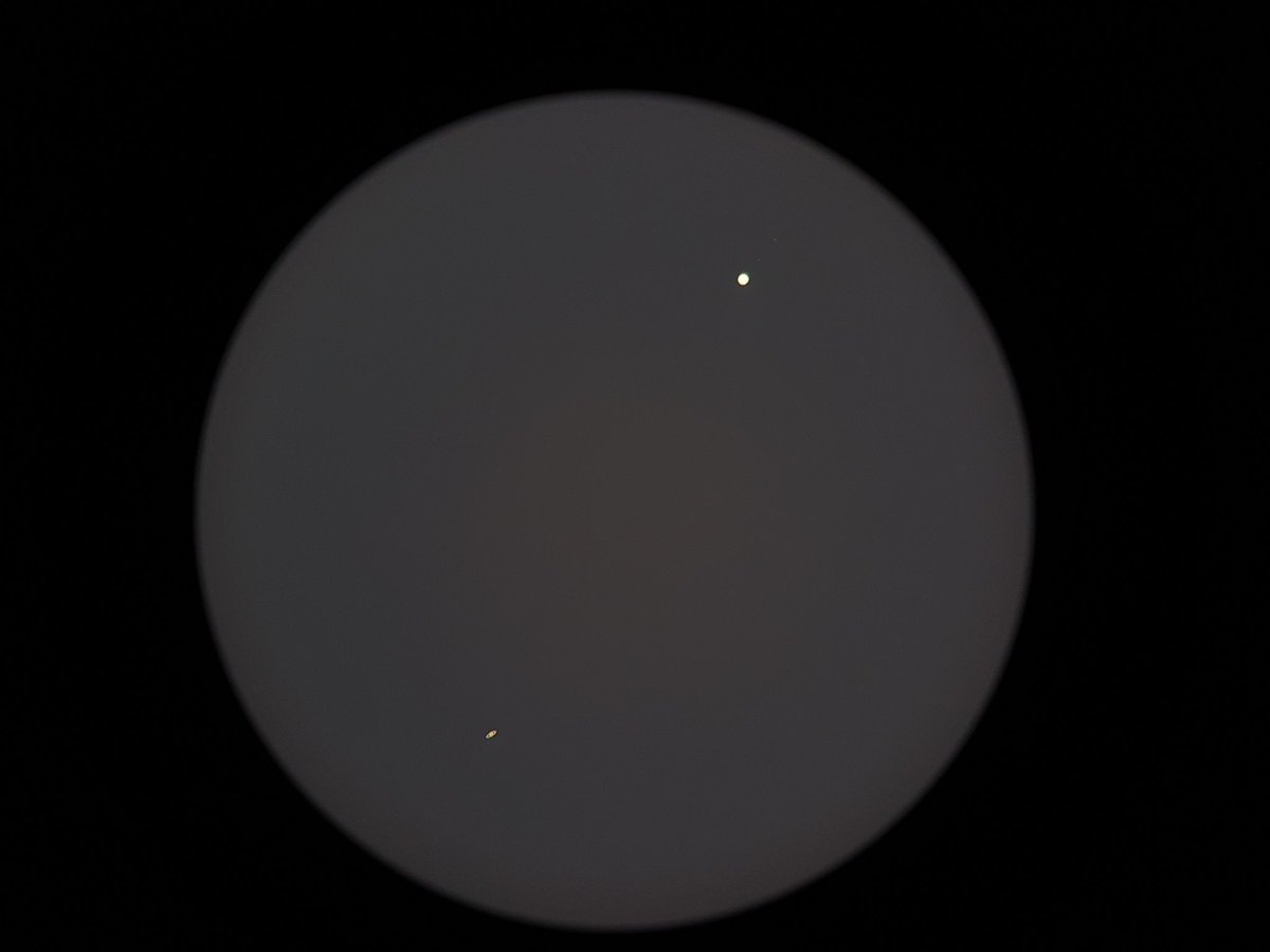 LeoAstronomada's tweet photo. Queda poco para la conjunción de #Jupiter #Saturno Se darán un abrazo cósmico #afocal #S7 #telescopio @AstroHita https://t.co/XK2z0AMX6j