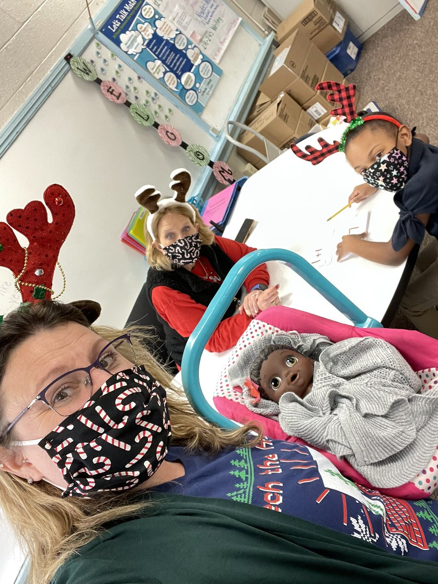 gjrobinson's tweet photo. Y’all best job of the day! Mrs. Robinson is babysitting “Alice” while Journey is working with Mrs. Taylor @ClydeErwinElem #OnslowDLT https://t.co/rHdj493dRi