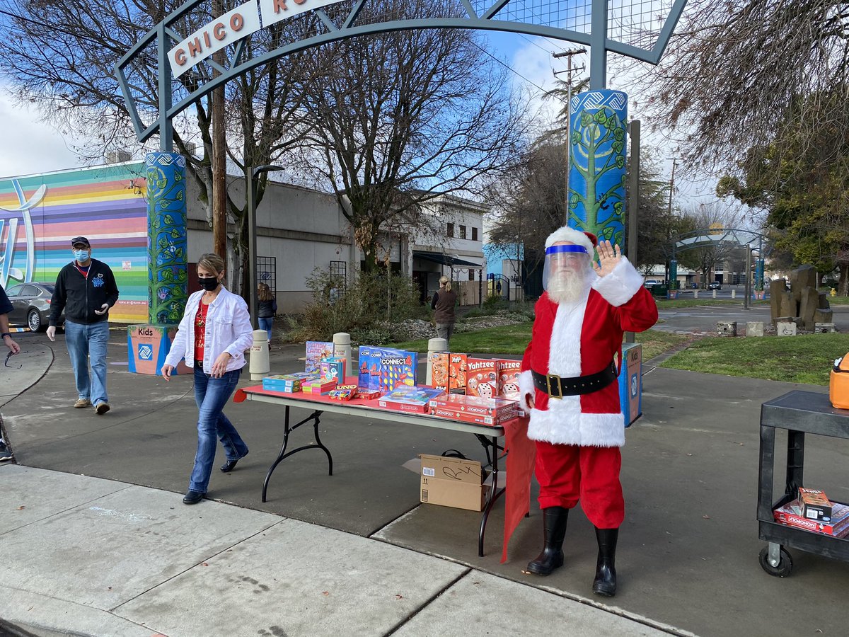 Santa and the Chico community are here to bless our BCCS families with food and gifts for the holidays! @ButteCommmunity <a href="/BCOEStory/">Butte County Office of Education</a>
