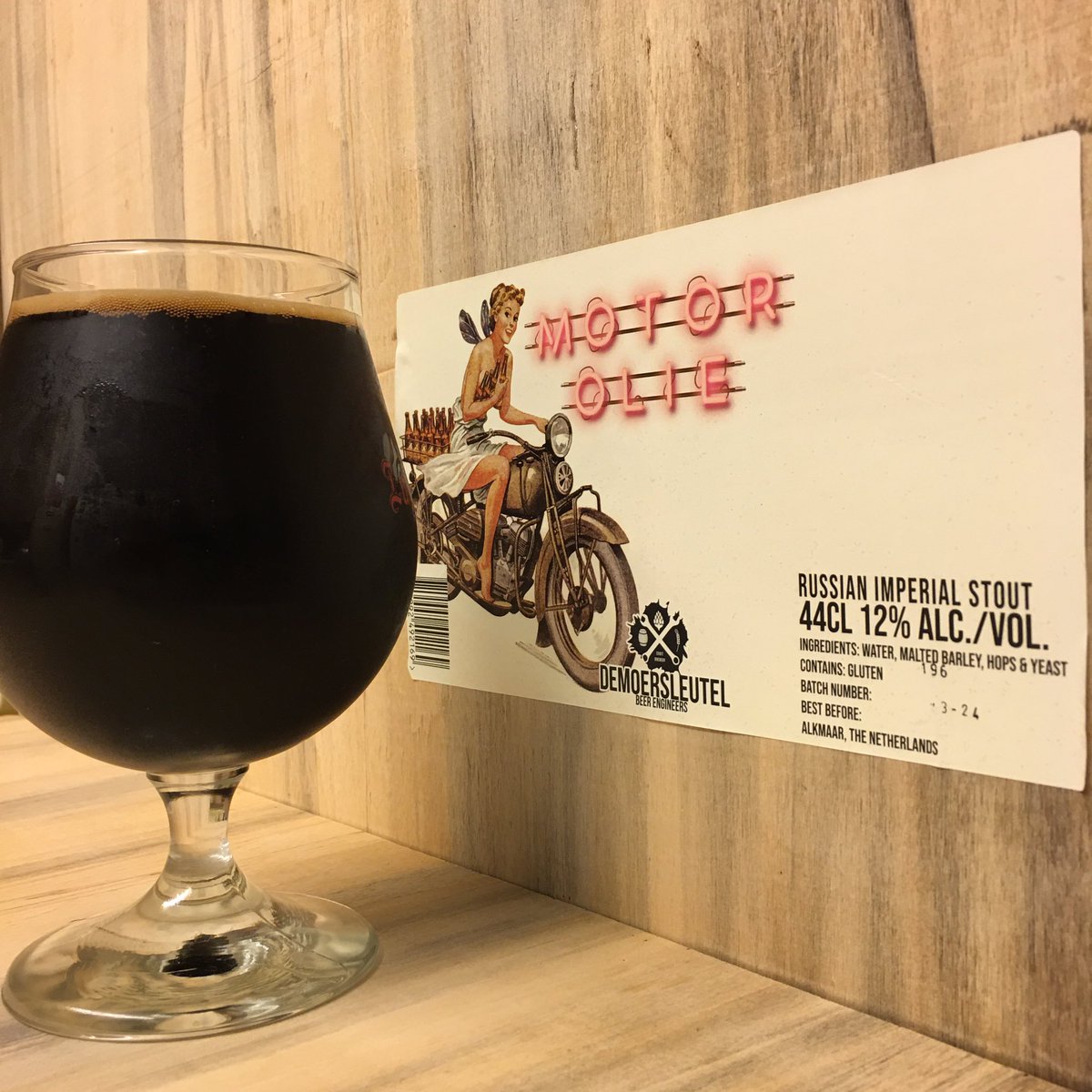 CraftBeerGeezer's tweet photo. Time for an oil change I thought.
My first from Dutch outfit De Moersleutel. Delicious! https://t.co/1T32gQoUZ3