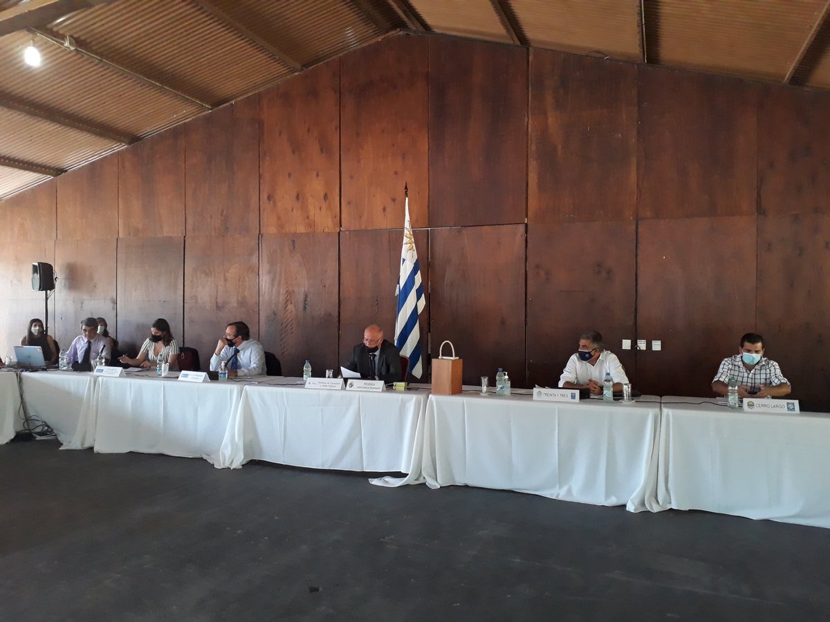 cintendentesuy's tweet photo. #Ahora se realiza la Comisión Sectorial de Descentralización con los nuevos representantes de @cintendentesuy https://t.co/lklpKdqeMX