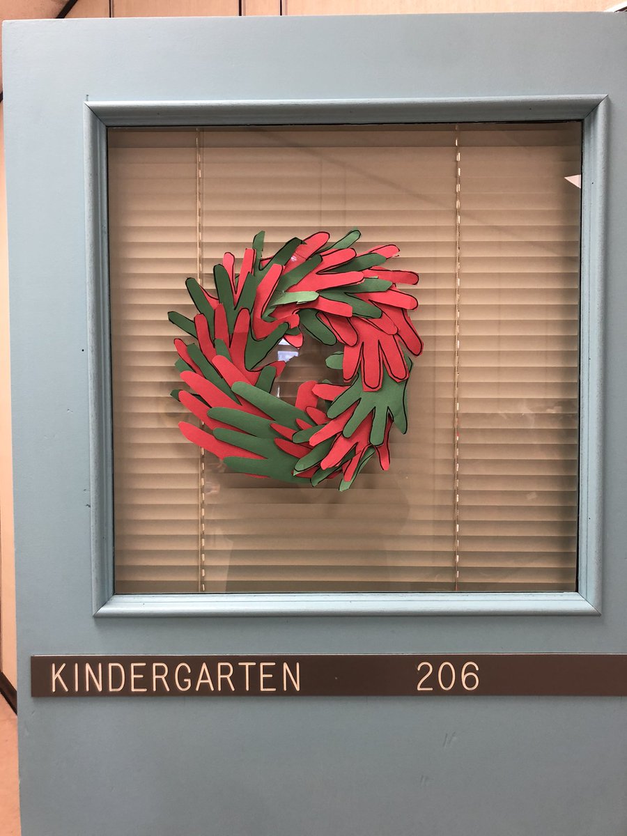 Today we made a Christmas Wreath from cutouts of all the students hands! Some of my K’s first time learning what a wreath was and they were so proud when it was put together 🤗🎄