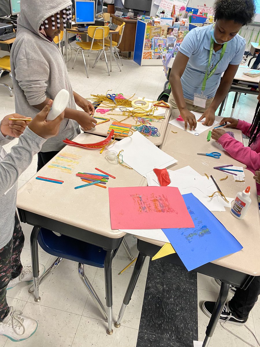 4th grade STEAM project. We read “How to Catch a Reindeer.” Students to had come up with a trap to catch a reindeer then had to make a technical text on the procedures. They had a blast! @DodgertownELEM @IRCSchools