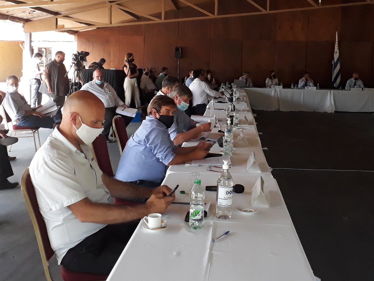 cintendentesuy's tweet photo. #Ahora se realiza la Comisión Sectorial de Descentralización con los nuevos representantes de @cintendentesuy https://t.co/lklpKdqeMX