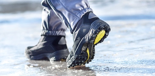 #Builders and anyone else involved in #Construction - follow this timely advice from <a href="/H_S_E/">Health and Safety Executive</a> to avoid slips and trips while working outside: ow.ly/2nAU50CIJQ0