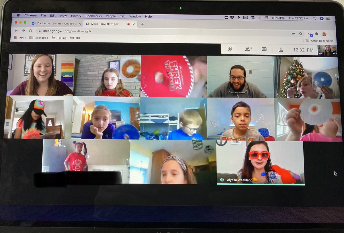 MsDauberman's tweet photo. A small but fun group of 3rd graders today for Virtual Lunch Bunch! I think the scavenger hunt is a hit, @MrGambow! Plus a special &amp; festive guest @WeaklandThird! Thanks for joining us today. 😊💙💻 #TallmadgeElementary #VirtualLunchBunch #SchoolCounselorsRock https://t.co/mmrPlacl82
