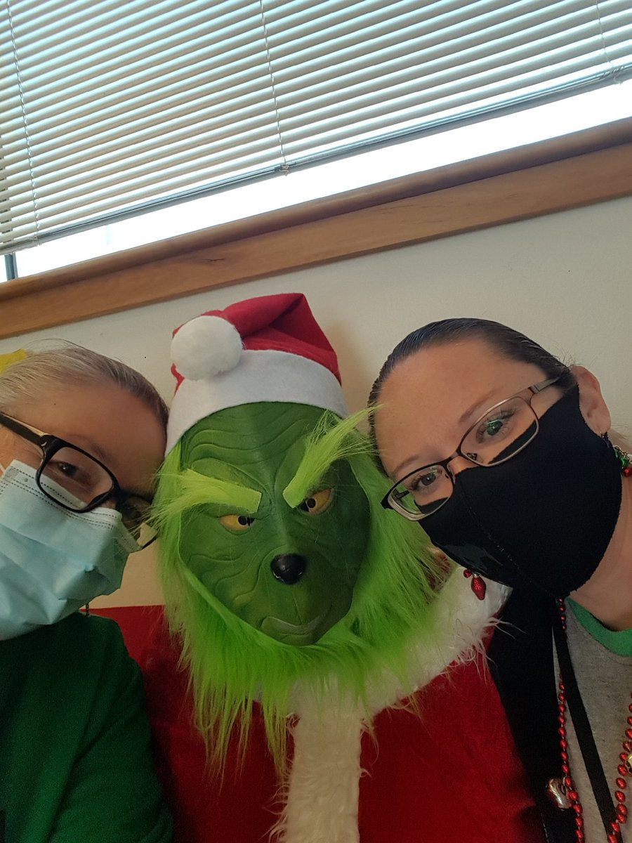 bckkg2007's tweet photo. ❤💚 Grinch Day
#December20NSE https://t.co/Xwuh96jmw5