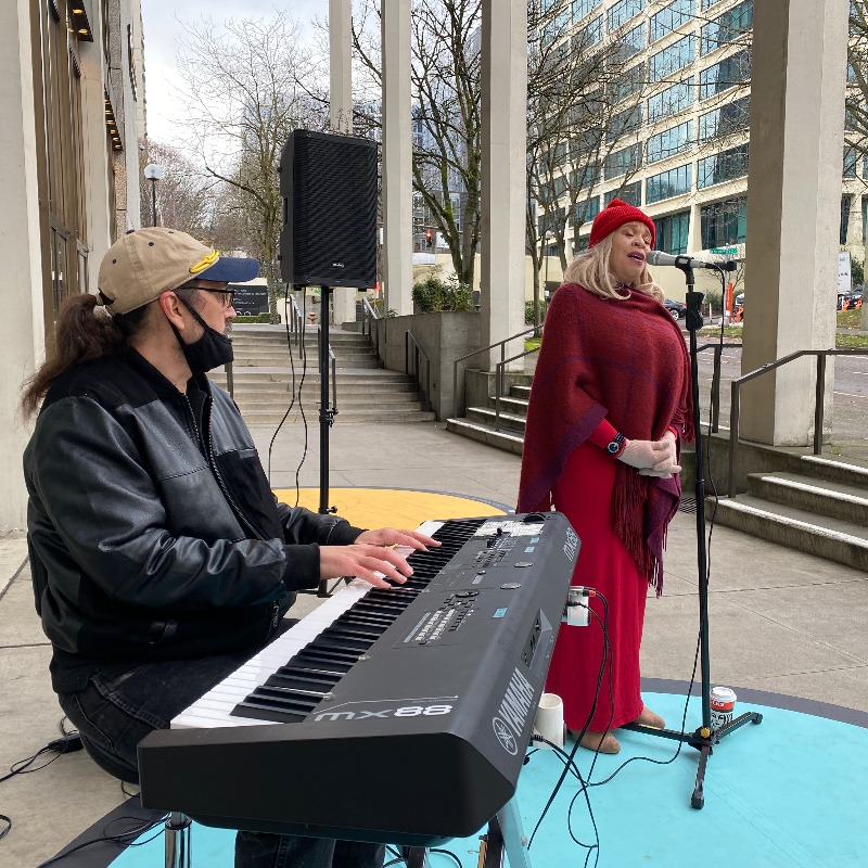 WaterfrontBlues's tweet image. What makes last minute holiday shopping more merry? Blues music, of course! On 12/19 from 12-3 PM, local #WaterfrontBlues artists will be performing socially-distanced at various locations in downtown Portland with the Polka Dot Downtown experience, curated by @thesquarepdx 🎶