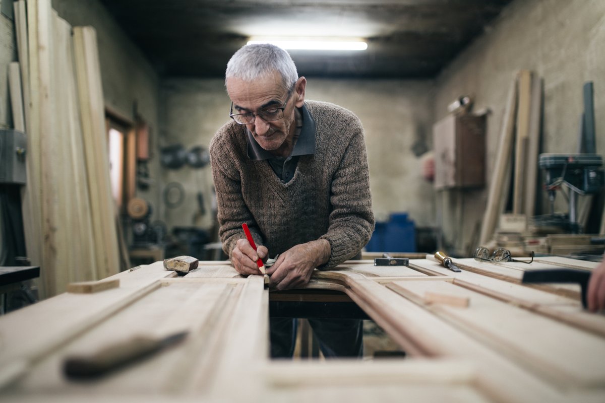 #Ageism can also be exacerbated by other factors such as gender, social class and ethnicity. These factors can increase the vulnerability of some older workers bit.ly/3omSDSR