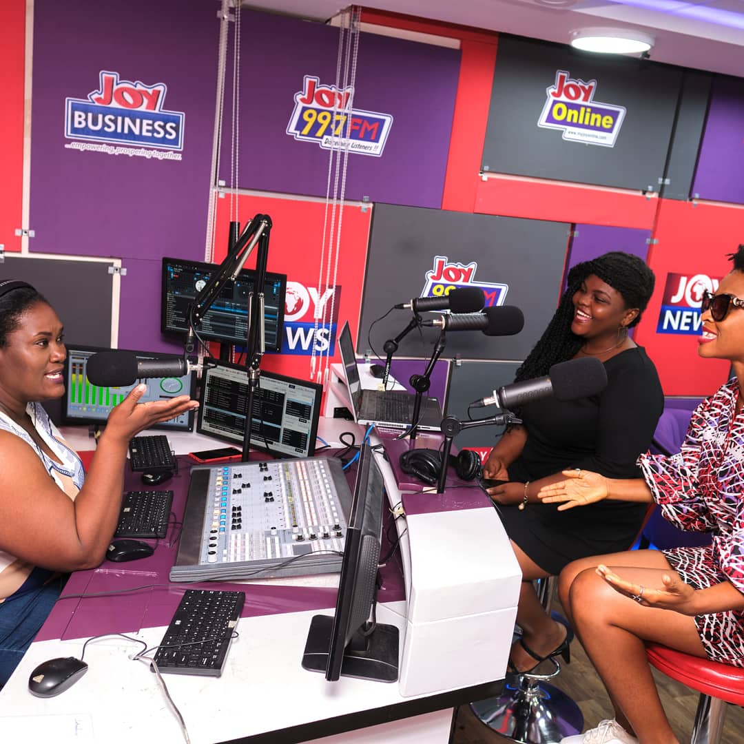 quaybamusic_'s tweet photo. A few highlights from last night on the Strong&amp;Sassy Show on @joy997fm. Thanx for having me @animwaa_aa. It was an exciting discussion &amp; I had a nice time. Was also great seeing the amazing @abianagh perform her latest single #Amen, great song by the way. 

#Quayba #WonderWoman https://t.co/tXG5zcZD9i
