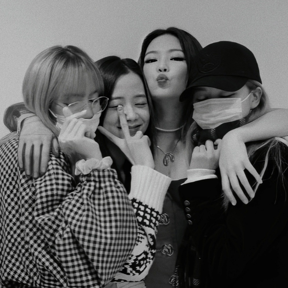 sooyaasido's tweet photo. manias e hábitos extremamente fofos do blackpink; uma thread nescessária https://t.co/jVTQz9le5K