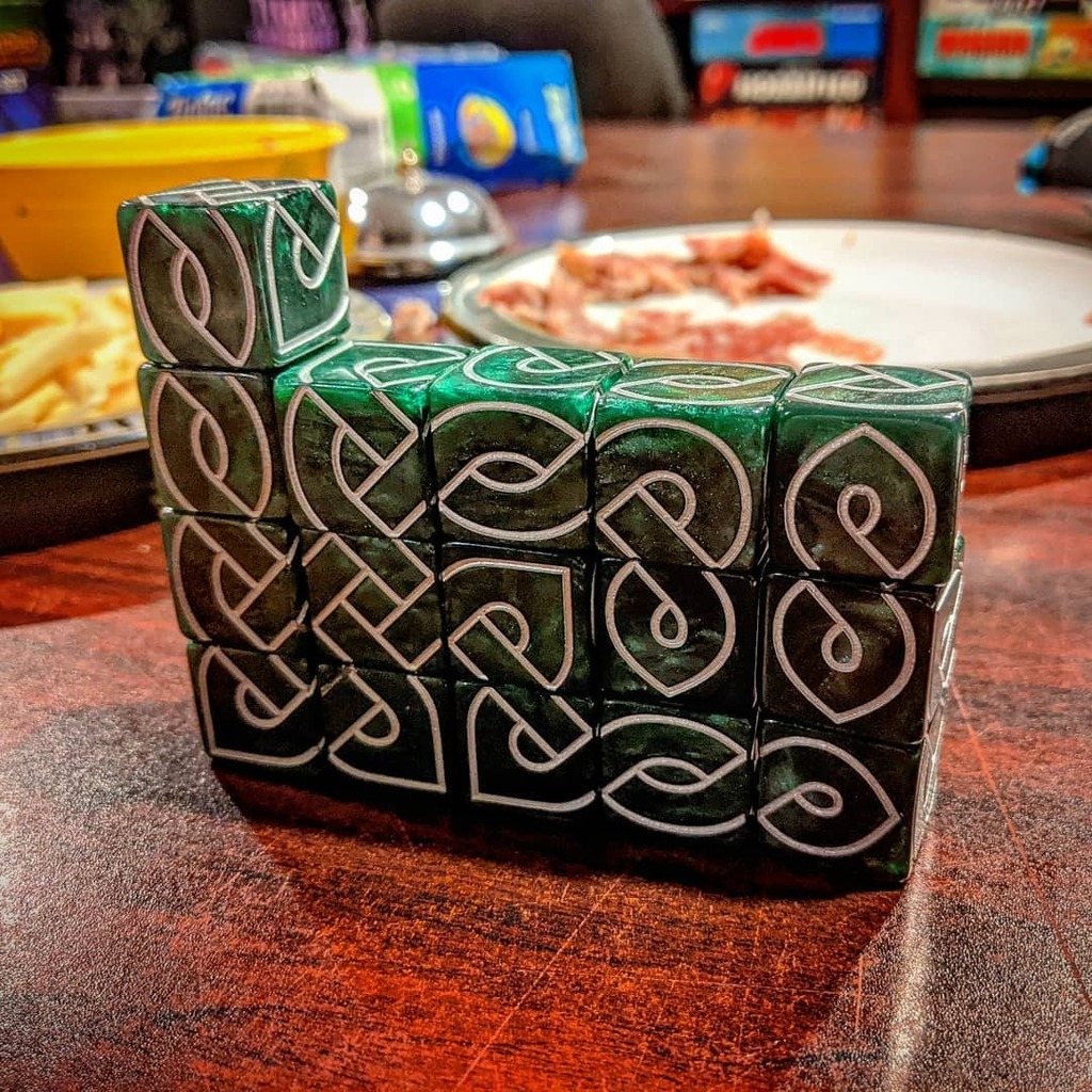 TabletopBellhop's tweet photo. Playing Kells The Abbey with a set of Knot Dice from @blackoakgames

#KnotDice #Knotwork #CelticKnots https://t.co/krJ1qmMScO https://t.co/SZtECxBliN