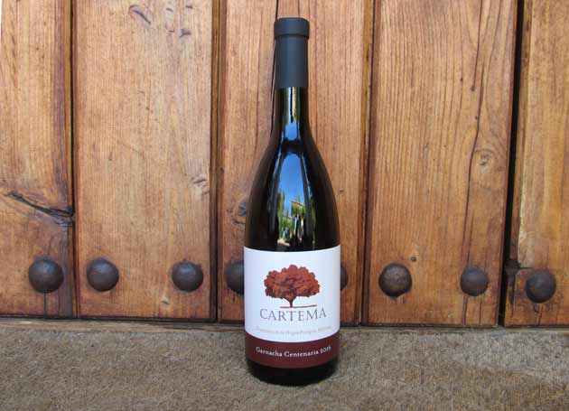 BodegasCartema's tweet photo. Posiblemente nuestro vino más singular sea el Garnacha Centenaria. ¡Qué no falte en tu bodega de Navidad! #vinos #Navidad #celebrar #cenasdenavidad https://t.co/gfiG1MxXRw