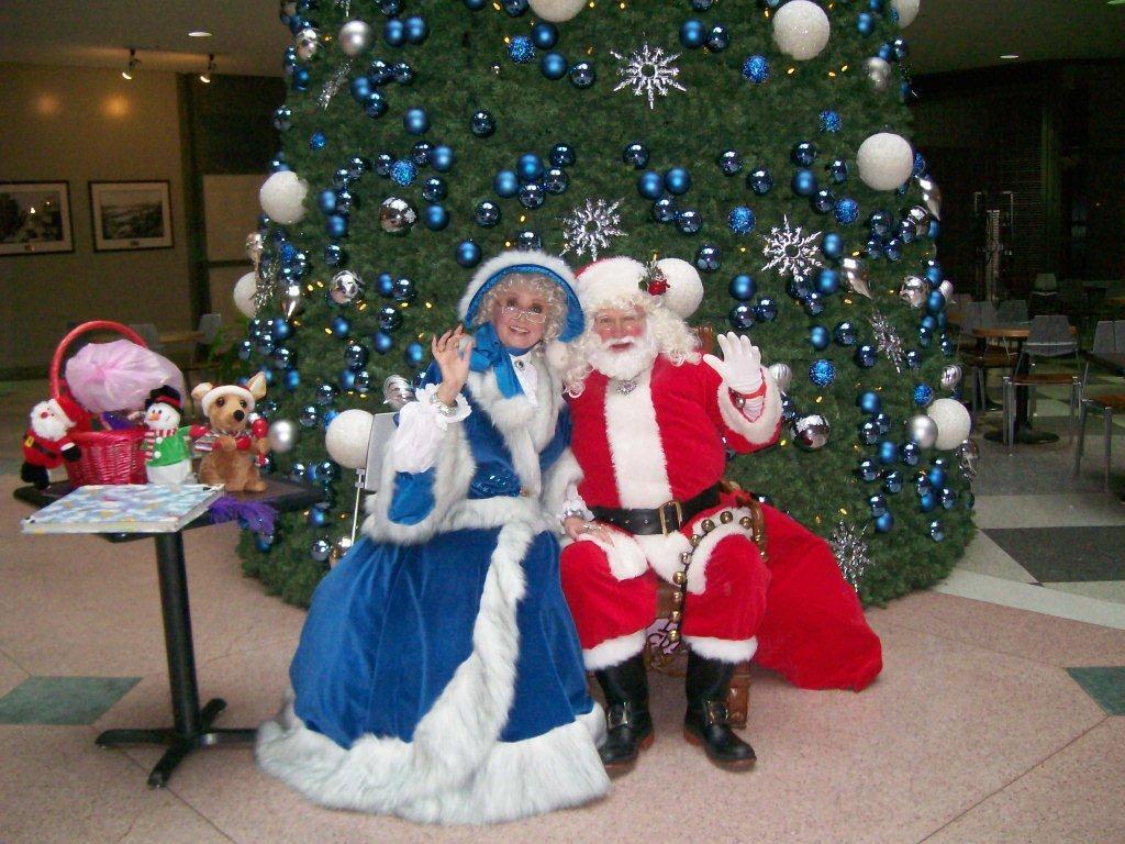 ChristmasYvr's tweet photo. Vancouver's #1 - Santa &amp; Mrs. Claus??  Here is our first entry;  post yours; Note: they must live in Metro Vancouver
@ChristmasYvr https://t.co/2AxcYM47tc