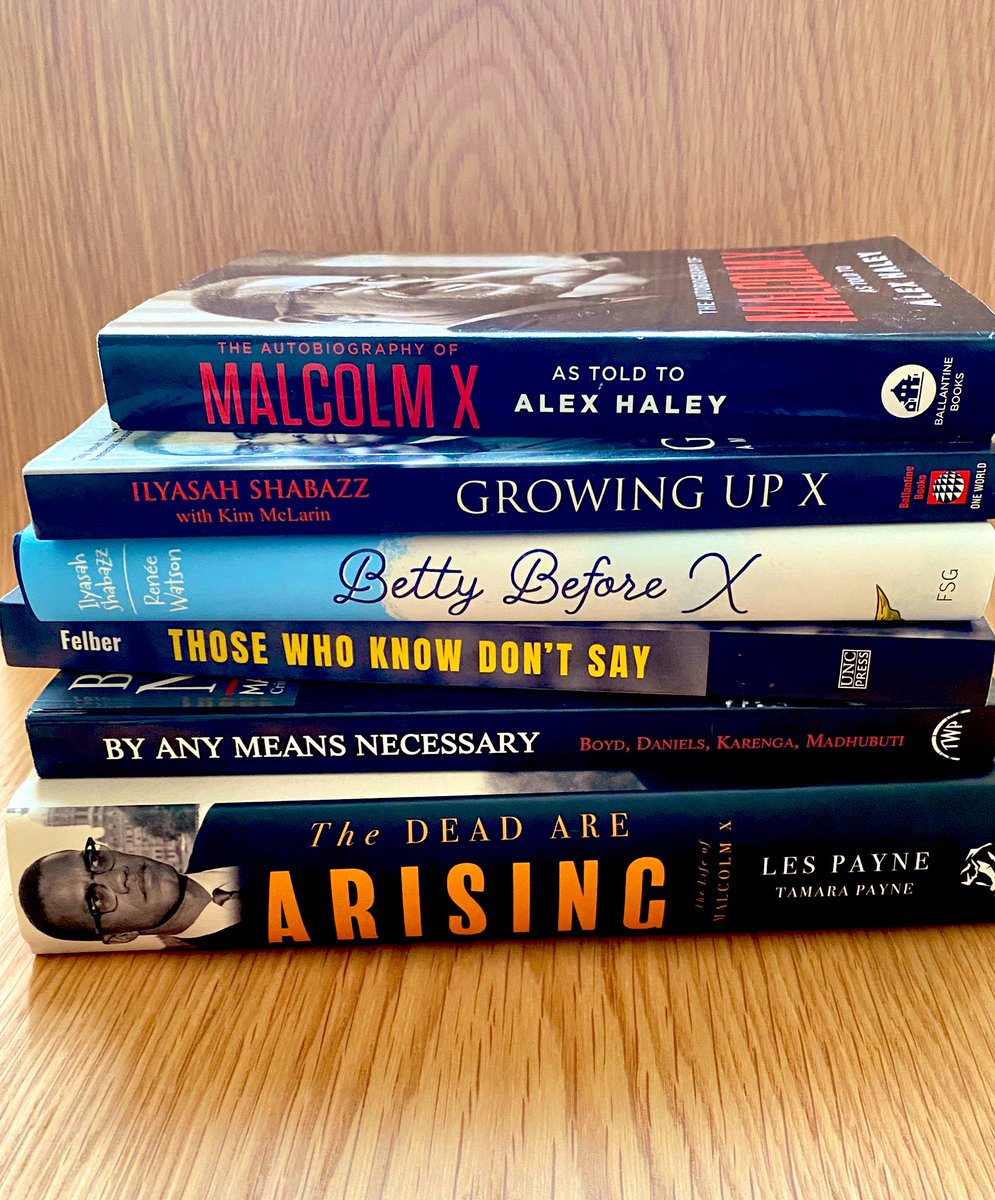 ShabazzCenter's tweet photo. What is on your reading list? Let us know below👇🏾
#Malcolmtaughtus https://t.co/p025qAyigf