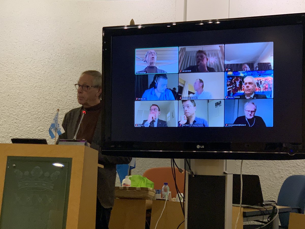 vvdhaaren's tweet photo. Ook @johanvdbrand spreekt mooie woorden namens @Samenwerking95 tijdens zijn afscheidsspeech. Dank voor de prettige SAMENWERKING!! #Haaren #Helvoirt #Esch #Biezenmortel https://t.co/cMBG6p0EXJ