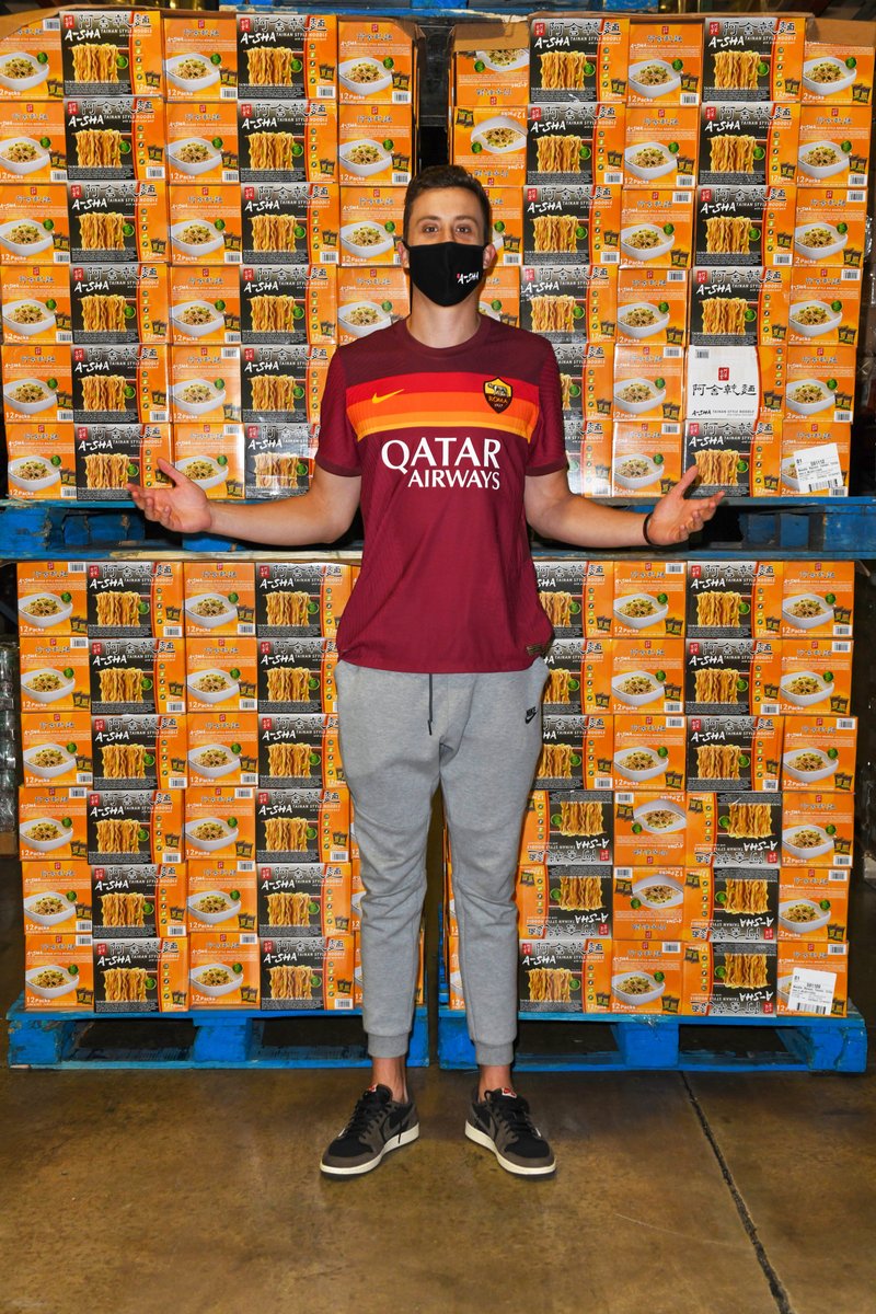 BR_NBA's tweet photo. Duncan Robinson donated 10,000 meals to the South Florida community ✊ https://t.co/vlHNxJwua3