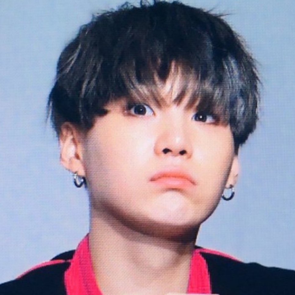 yoongi as the  emoj; a devastating thread