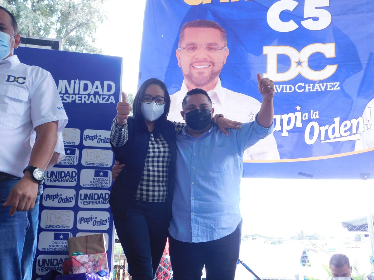 LariosLevit's tweet photo. C5.3 prensete dando su respaldo a @David_Chavez  próximo Alcalde del Distrito Central y a @titoasfura como a todos los candidatos del Movimiento @EsperanzaUnidad
#PapiALaOrdenPresidente #DavidChavezAlcalde
#UnidadYEsperanza https://t.co/Y8VQOQhk1u