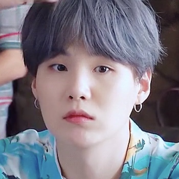 yoongi as the  emoj; a devastating thread