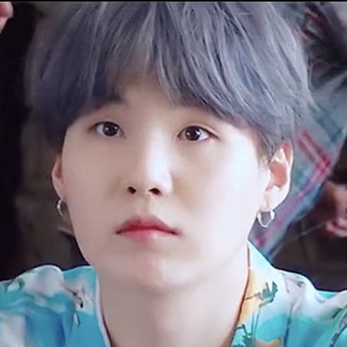 yoongi as the  emoj; a devastating thread