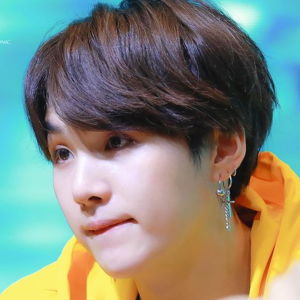 yoongi as the  emoj; a devastating thread